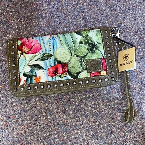 Ariat Handbags - Ariat Cactus Floral Wristlet Wallet Clutch Studs